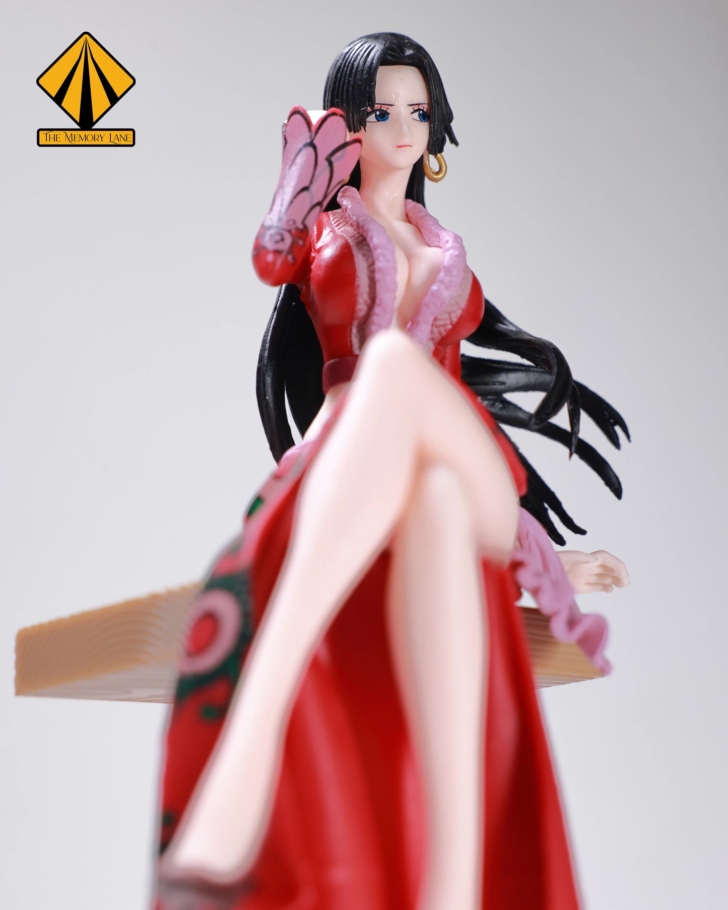 Boa Hancock on pedestal - One Piece
