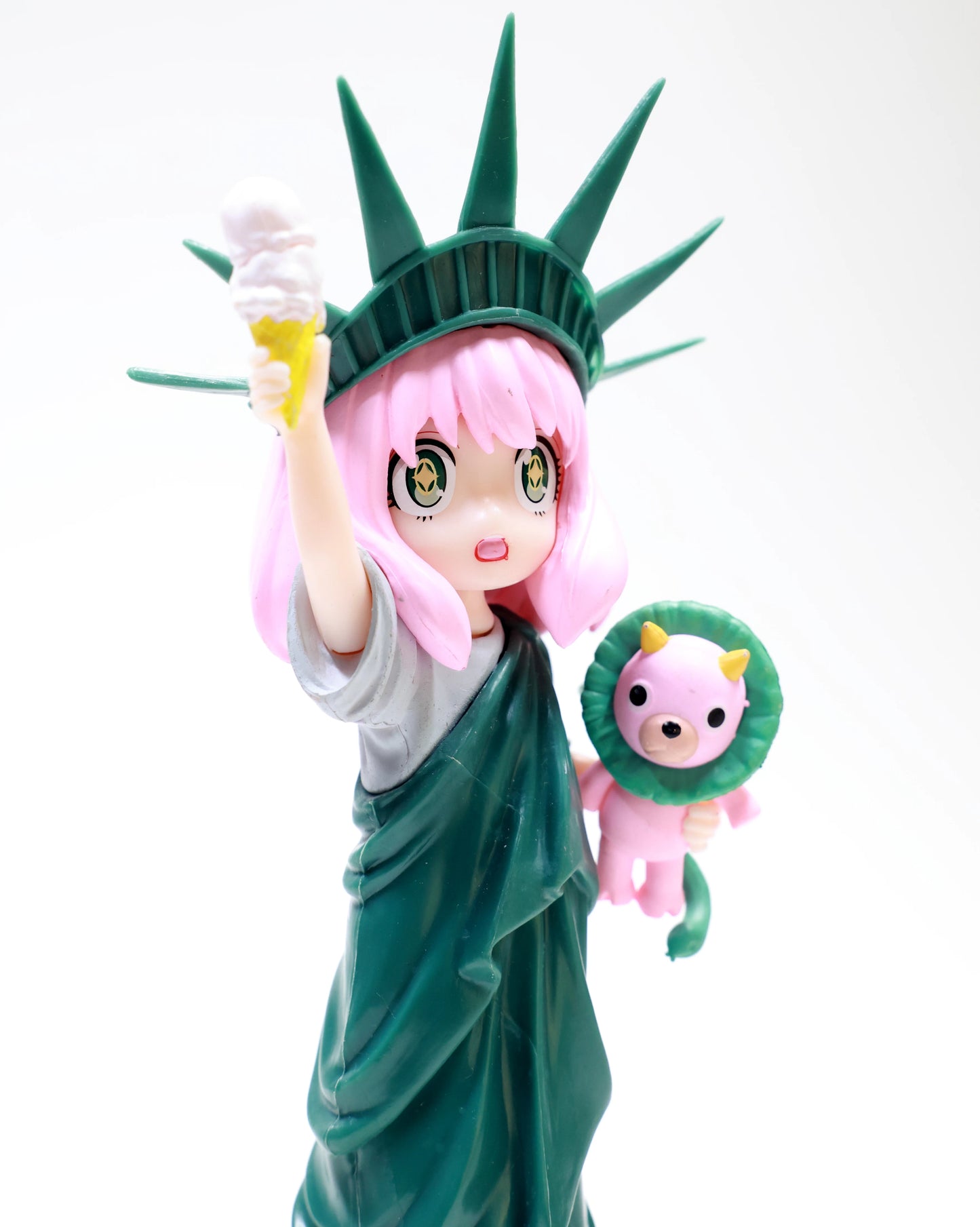 Anya being Status of Liberty - Spy x Family