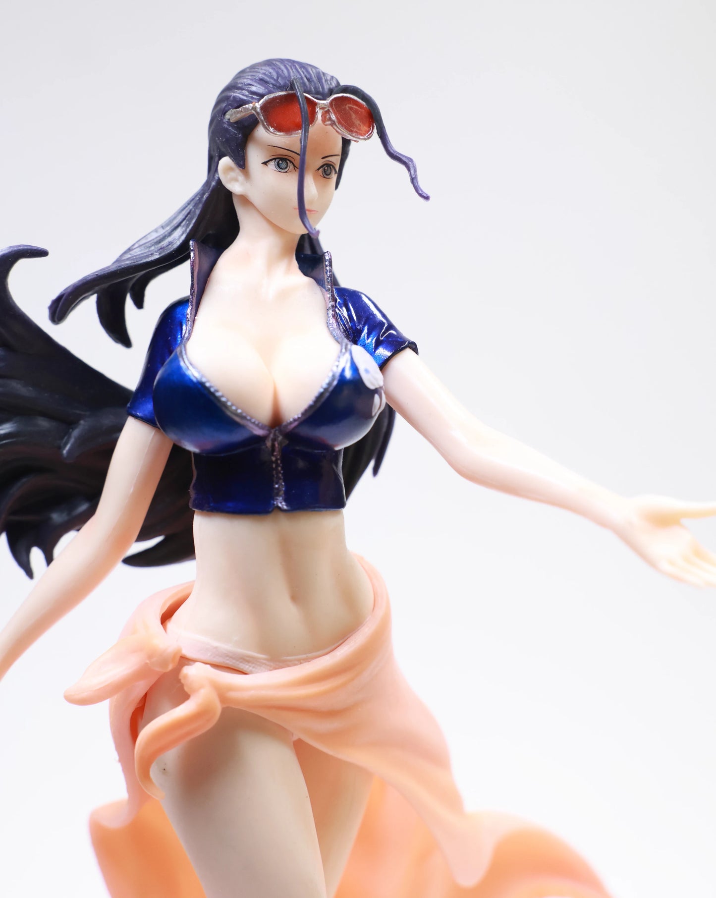 Nico Robin in red goggles - One Piece