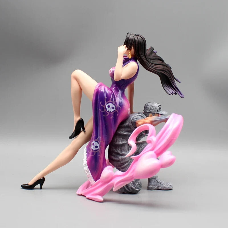 Boa Sitting on Marine's Shoulder | One Piece