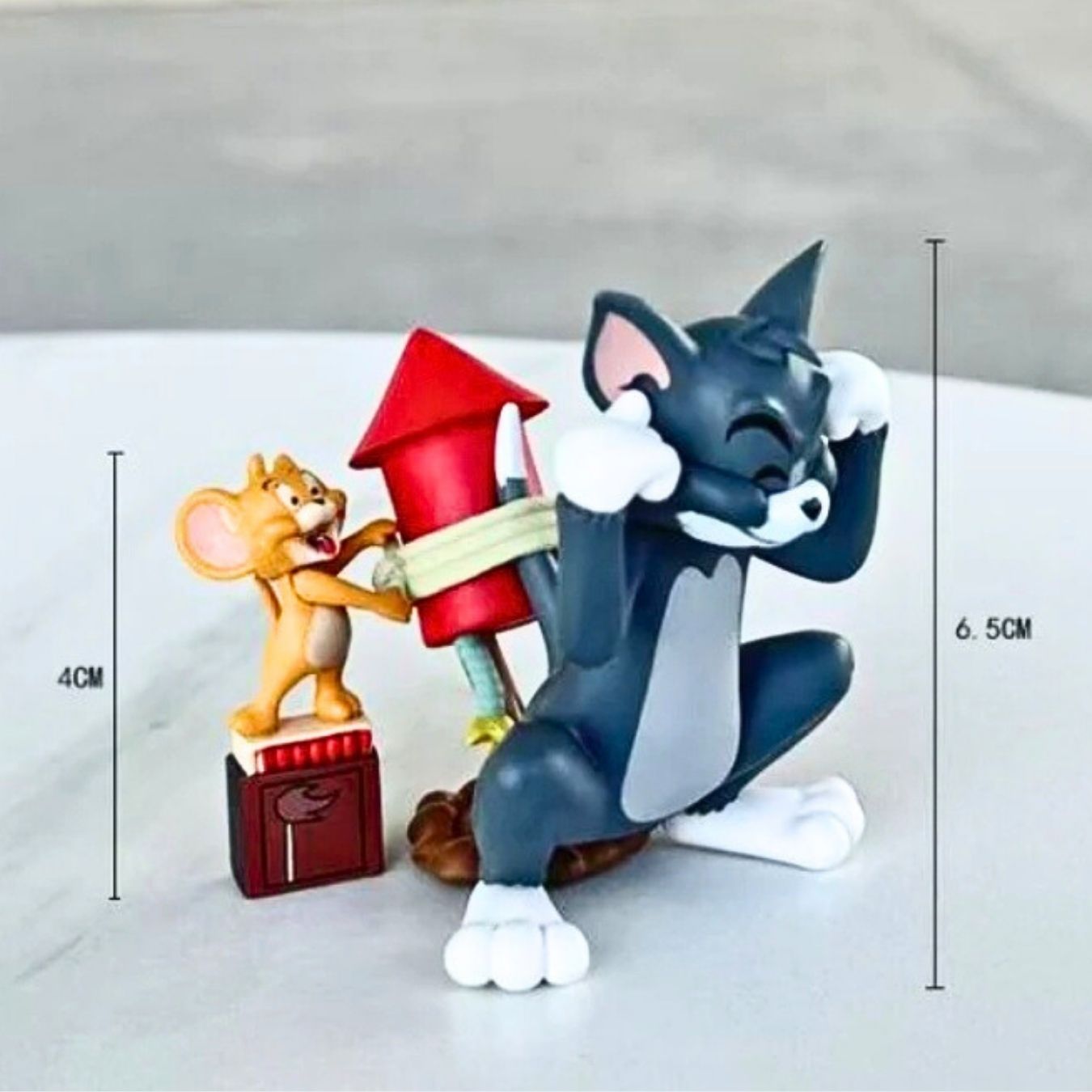 Fun with Fireworks | Tom & Jerry (4-7 cm)
