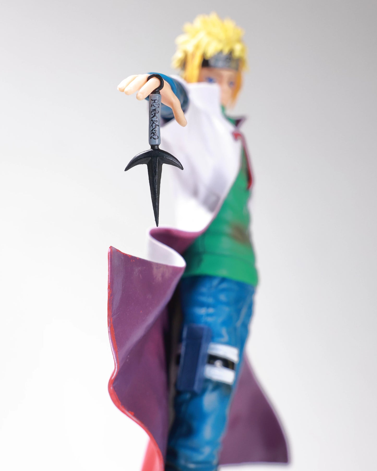 Minato Namikaze with Kunai - Naruto