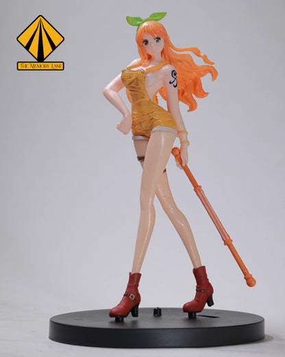 One Piece Nami standing