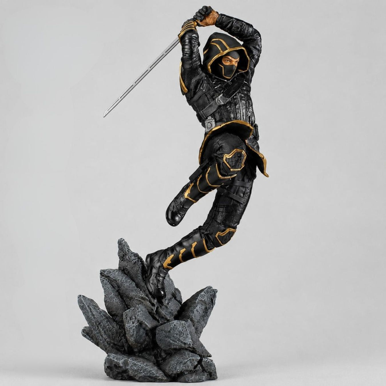 Avengers - Endgame Ronin (Hawkeye) Collectible Figure (25 cm)