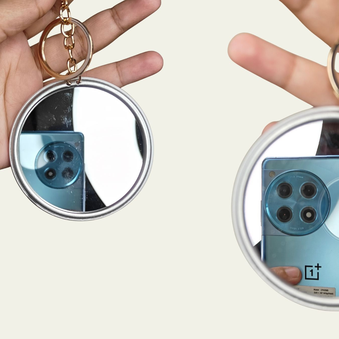 Supercute Minions Keyring with backside mirror (5 cm)